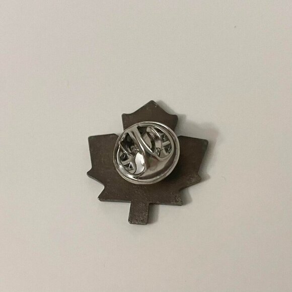 Toronto Maple Leafs Pin NHL Hockey Pinback - Picture 4 of 8